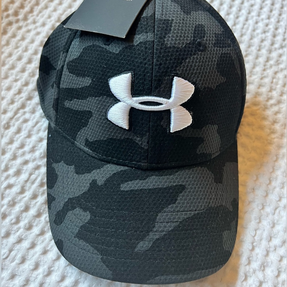 Brand New w/ Tags Under Armour Men’s Gray Camo Classic Fit Hat